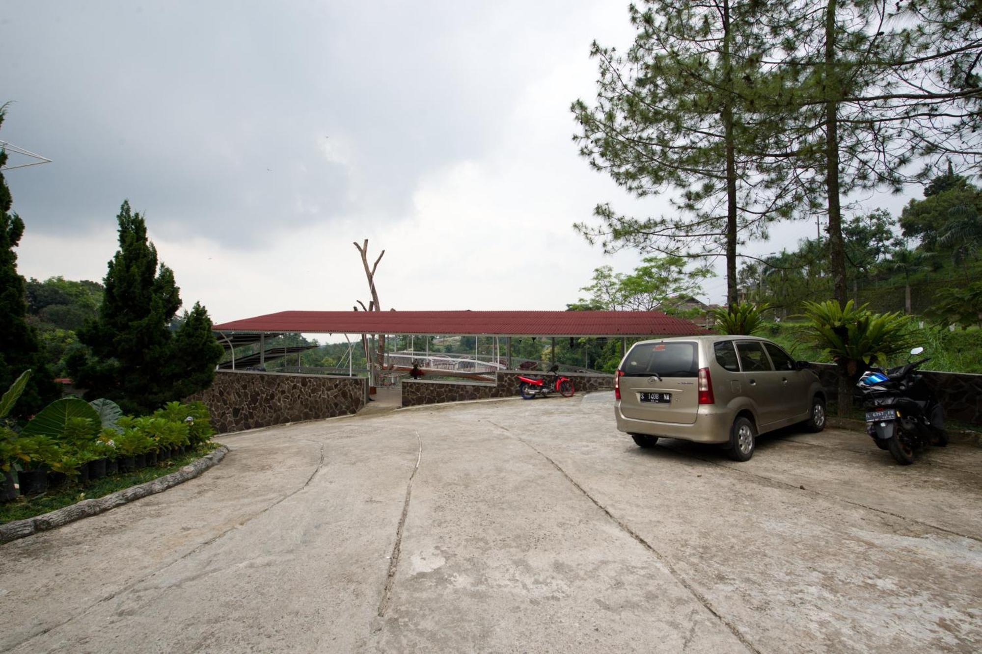 Capital O 3359 Pondok Wisata Jaden Trawas Mojokerto Exteriör bild